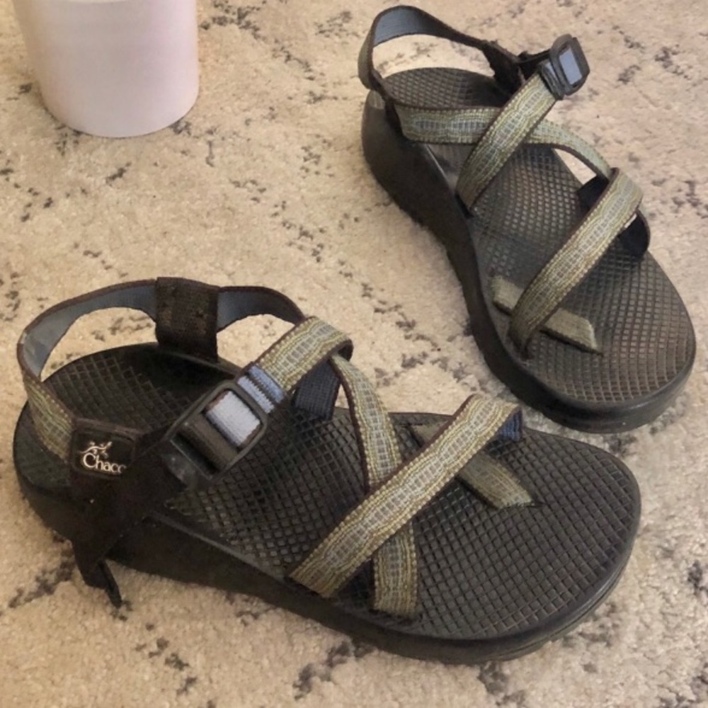 Women’s Single Strap Green Chacos Z2 size 8